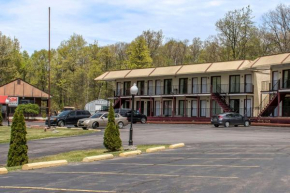 Econo Lodge Inn & Suites Pocono near Lake Harmony, White Haven